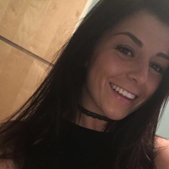 Meet your Posher, Nicole - Picture 1 of 1